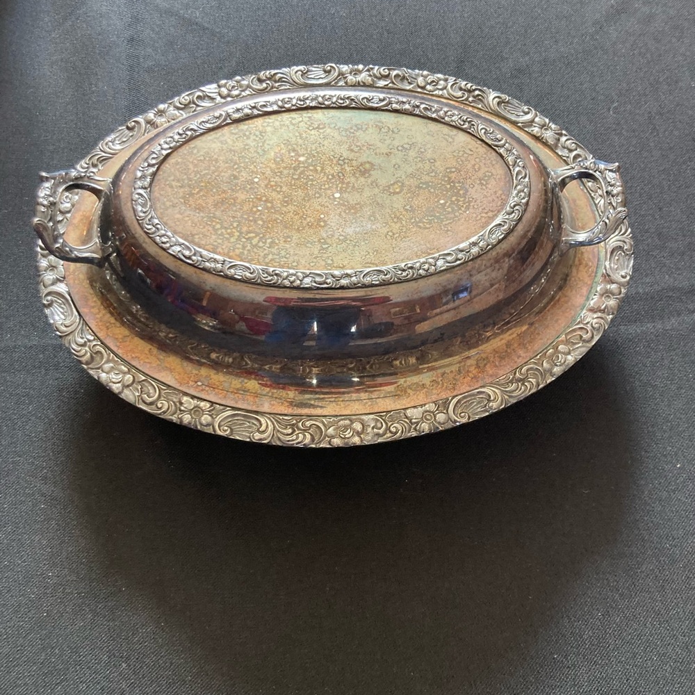International silver Wickford silver plate covered dish